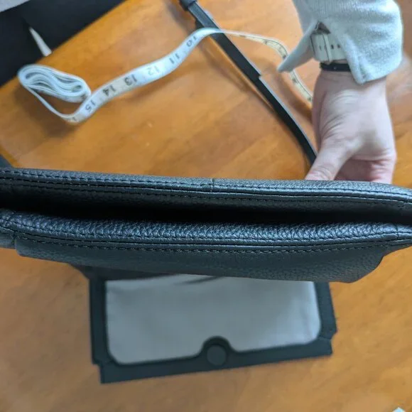 Vince Camuto leather black crossbody bag - Picture 12 of 12